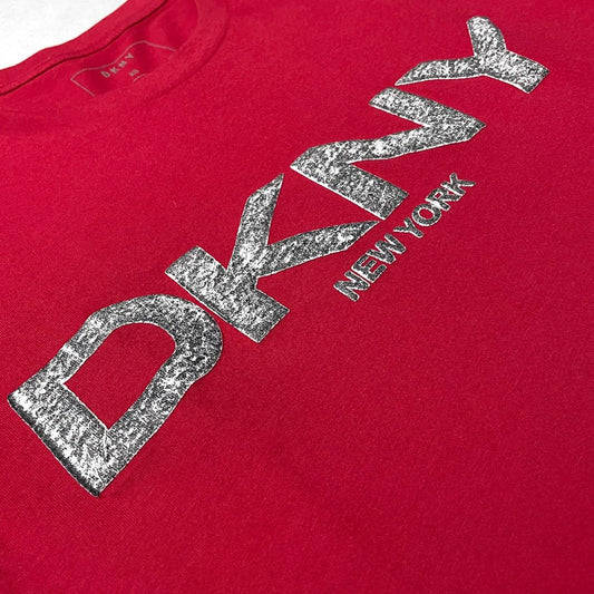 PLAYERA CON LOGO METALICO DKNY